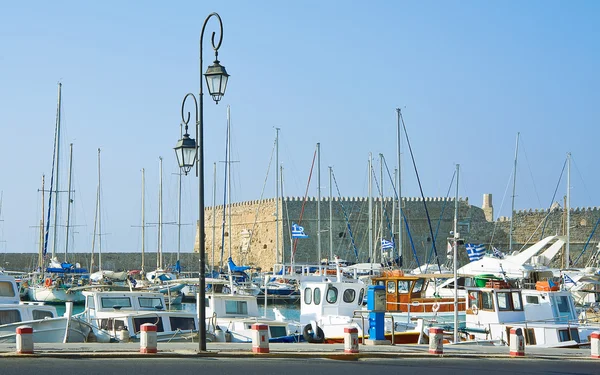 Grecia Puerto de Heraklion y viejo fuerte — Foto de Stock