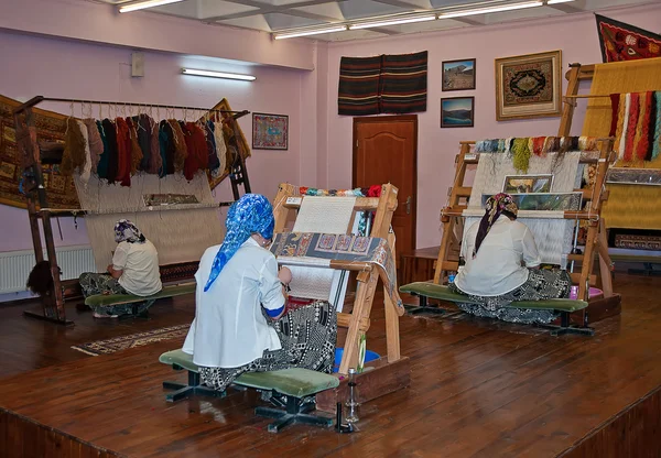 La sala de exposición de la fábrica de alfombras —  Fotos de Stock