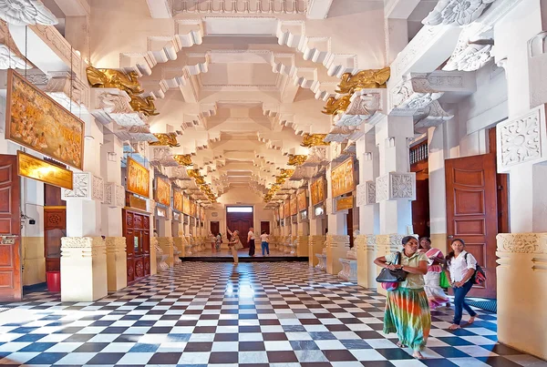 New Buddha Mandiraya in Temple of the Tooth in Kandy, Sri Lanka. — Stock Photo, Image