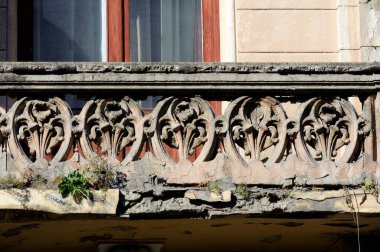 Ivano-Frankivsk Ukrayna 'daki eski kırık balkon deseni