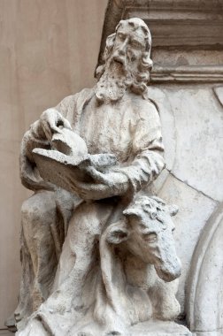 Lviv Ukrayna 'daki Latin Katedrali olarak da bilinen Boş Katedral Bazilikası' nın heykellerinden biri.