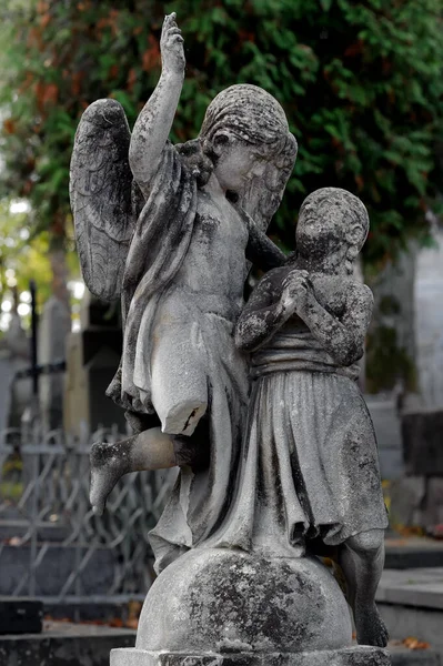 Vecchia Lapide Con Angelo Preghiera Nel Cimitero Lychakiv Lviv Ucraina — Foto Stock