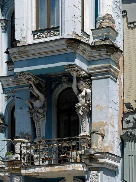 Decoração Ornamentada Fachada Edifício Antigo Com Esculturas Kiev Ucrânia — Fotografia de Stock