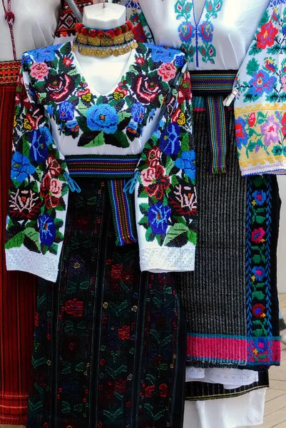 Exempel Ukrainska Broderade Folkdräkter — Stockfoto