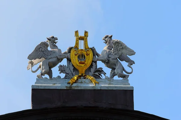 Griffins Topo Telhado Casa Ópera Kiev Ucrânia — Fotografia de Stock