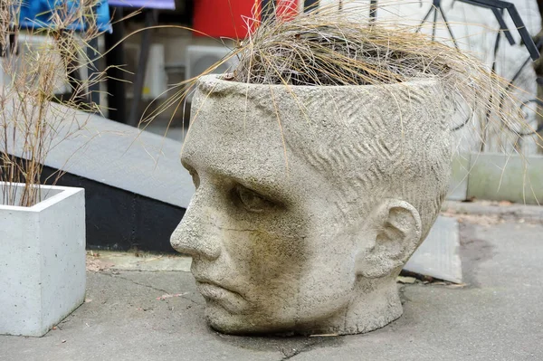 乌克兰基辅的街头花盆 以妇女头颅的形式制成 — 图库照片