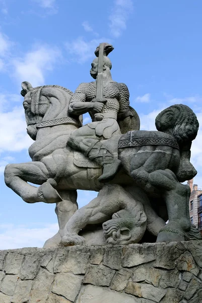 乌克兰基辅 斯维亚托斯拉夫王子骑马纪念碑 用石头雕刻而成 — 图库照片