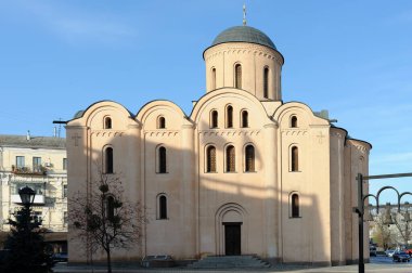 Tanrının Annesi Kilisesi 'nin Pyrohoshcha Dormition' ı ya da Kyiv Ukrayna 'daki Pyrohoshcha Kilisesi.