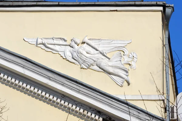 Trombeta Escultura Anjo Fachada Antigo Edifício Kiev Ucrânia — Fotografia de Stock