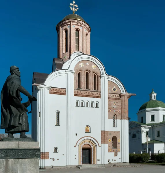 Die Kirche Des Georg Des Sieges Und Die Skulptur Jaroslaw — Stockfoto