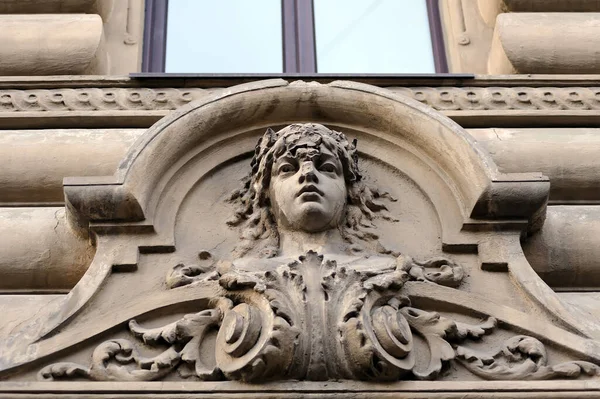 Weibliche Mascaron Auf Der Fassade Eines Alten Gebäudes Lviv Ukraine — Stockfoto