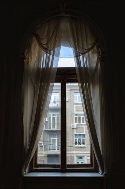 Daha önce eski pencere perde closeup