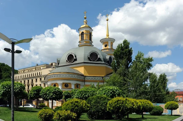 Куполи Вежа Церкви Різдва Христового Києві — стокове фото