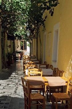 Mykonos Yunanistan 'da kafeli Dar Sokak
