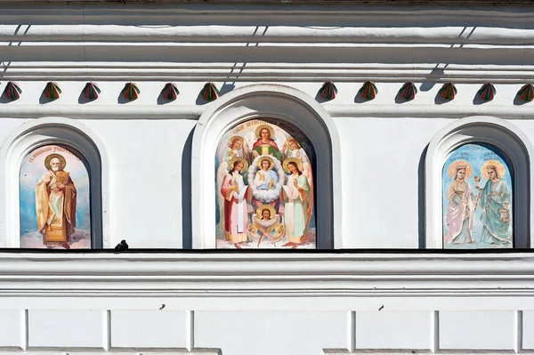 Ikonen Auf Dem Torturm Des Klosters Mit Goldener Kuppel Kiew — Stockfoto