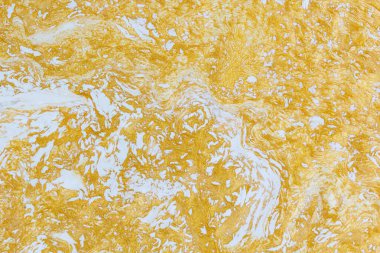Altın sıvı mermer arka plan. Deri döşeme, duvar kağıdı ve iç dekorasyon için kullanılıyor. Yüksek çözünürlüklü görüntü. Lüks arkaplan