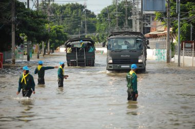 Nakhonratchasima, Tayland - 21 Ekim 2021: Toplu doğal afetler ve yıkım. Şehir sel ve sağanak yağmurdan sonra sular altında kaldı.