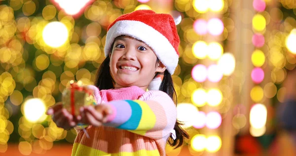 Nueva Anticipación Del Año Niña Linda Que Usa Sombrero Rojo — Foto de Stock