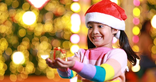 Nueva Anticipación Del Año Niña Linda Que Usa Sombrero Rojo — Foto de Stock