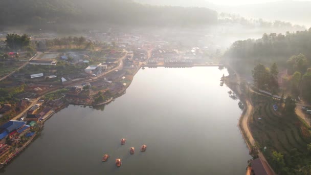 Вид Воздуха Красивые Пейзажи Бан Рак Таиланд Деревня Китайский Гостиничный — стоковое видео