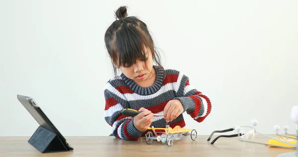 Little Girl Asian Building Robotic Car Science Lesson House Which — ストック写真