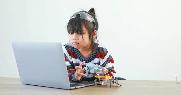 Little Girl Asian Building Robotic Car Science Lesson House Which — Fotografia de Stock