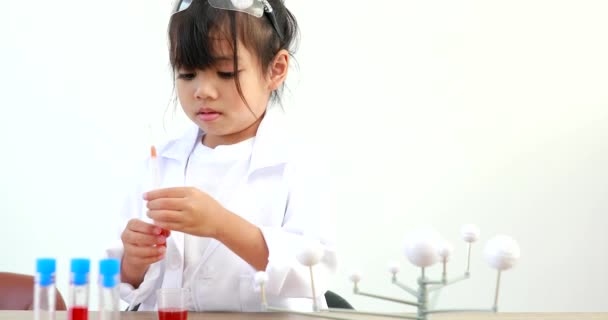 Bambina Asiatico Carino Piccolo Studente Bambino Apprendimento Ricerca Fare Esperimento — Video Stock