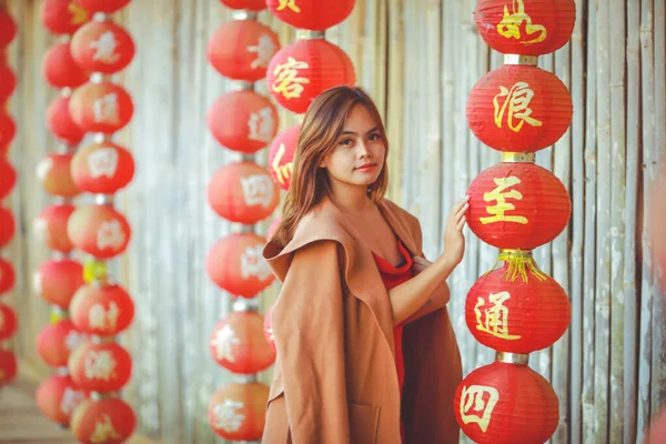 Beautiful Asian Chinese Woman Wearing Cheongsam Traditional Red Dress Chinese — стоковое фото