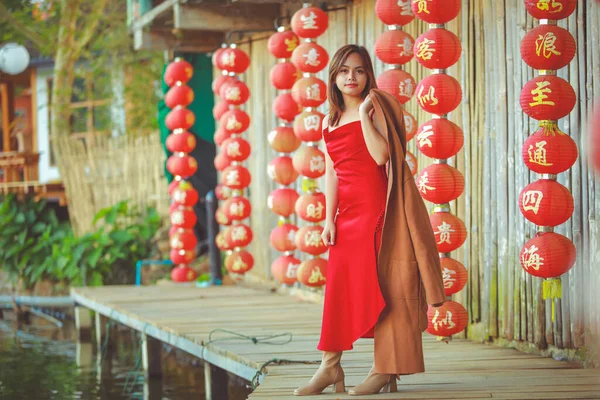 Beautiful Asian Chinese Woman Wearing Cheongsam Traditional Red Dress Chinese — Stock Photo, Image