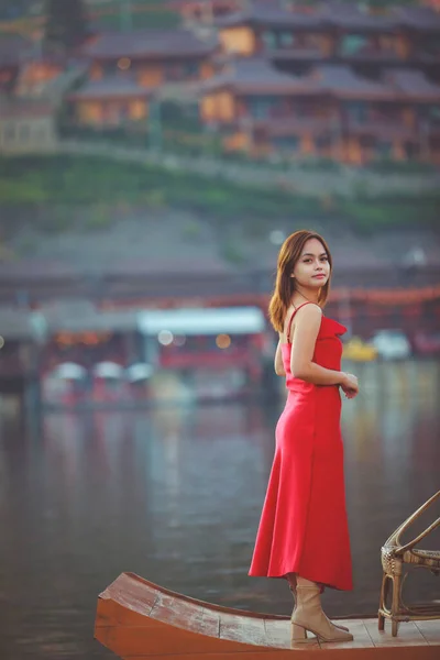 Beautiful Asian Chinese Woman Wearing Cheongsam Traditional Red Dress Chinese — Stok Foto
