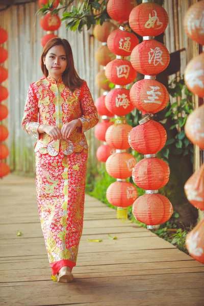 Beautiful Asian Chinese Woman Wearing Cheongsam Traditional Red Dress Chinese — Foto Stock