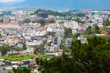 DA LAT CITY, VİETNAM - 15 Temmuz 2022: Vietnam, Da Lat şehrindeki manzara popüler bir turizm merkezidir. Gelişmiş Vietnam 'daki turizm şehri.