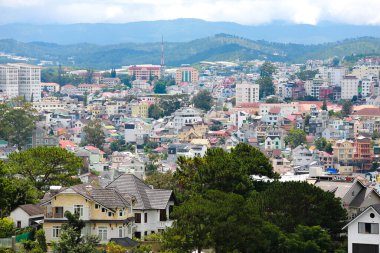 DA LAT CITY, VİETNAM - 15 Temmuz 2022: Vietnam, Da Lat şehrindeki manzara popüler bir turizm merkezidir. Gelişmiş Vietnam 'daki turizm şehri.