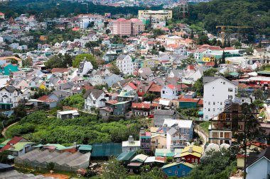 DA LAT CITY, VİETNAM - 15 Temmuz 2022: Vietnam, Da Lat şehrindeki manzara popüler bir turizm merkezidir. Gelişmiş Vietnam 'daki turizm şehri.