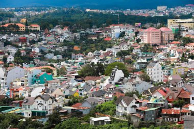 DA LAT CITY, VİETNAM - 15 Temmuz 2022: Vietnam, Da Lat şehrindeki manzara popüler bir turizm merkezidir. Gelişmiş Vietnam 'daki turizm şehri.