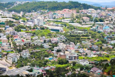 DA LAT CITY, VİETNAM - 15 Temmuz 2022: Vietnam, Da Lat şehrindeki manzara popüler bir turizm merkezidir. Gelişmiş Vietnam 'daki turizm şehri.