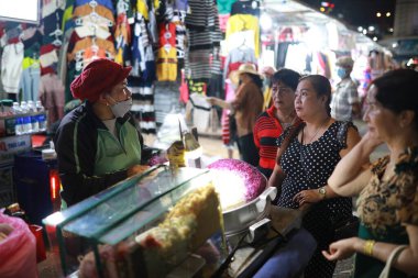 DA LAT ŞEHRİ, VİETNAM - 15 Temmuz 2022: Da Lat şehrinin merkez trafik simgesi, Da Lat, Vietnam 'ın en güzel şehirlerinden biridir..