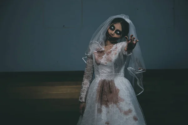 Porträtt Asiatisk Kvinna Utgör Spökbrud Död Och Blod Skräcken Mörker — Stockfoto