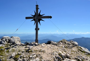 Tek boynuzlu at kadar ormanda atlama