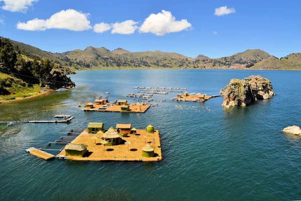 Flytande uros öar, Titicacasjön, bolivia och peru — Stockfoto