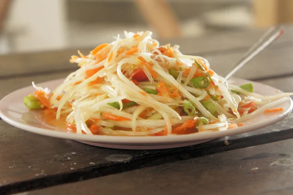 Salada de mamão verde, comida tailandesa — Fotografia de Stock