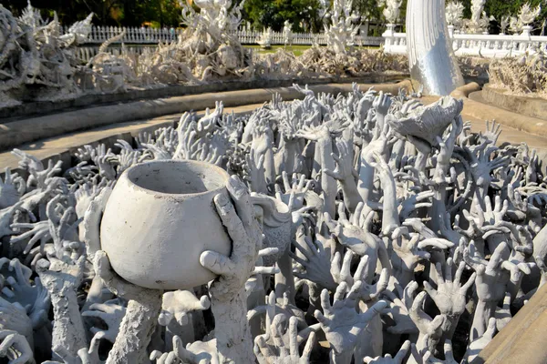 Mão do inferno sofrendo, Wat Rongkhun — Fotografia de Stock