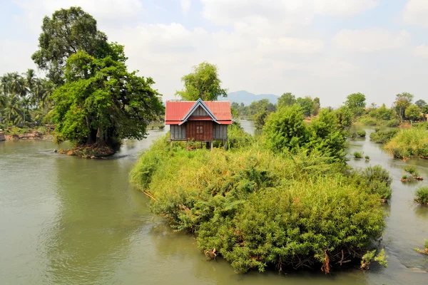 Haus auf einer von 4000 Inseln im Mekong — Stockfoto