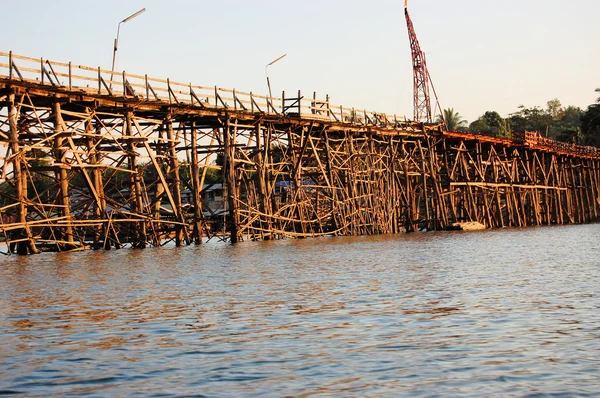 Mon Bridge Uttamanusorn, longest wooden bridge — Stock Photo, Image