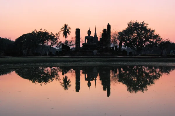 Ancient buddha statue. Sukhothai Historical Park — Stock Photo, Image