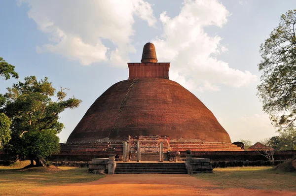 Jetavaranama dagoba stupa, Anuradhapura, Sri Lanka — Fotografia de Stock