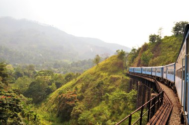 Tren Köprüsü'nde tepenin ülkede sri Lanka