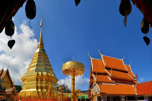 Zlaté pagody doi suthep, Thajsko — Stock fotografie