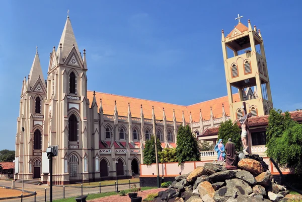 Catholic church with towers in Negombo, Sri Lanka — Stock Photo, Image