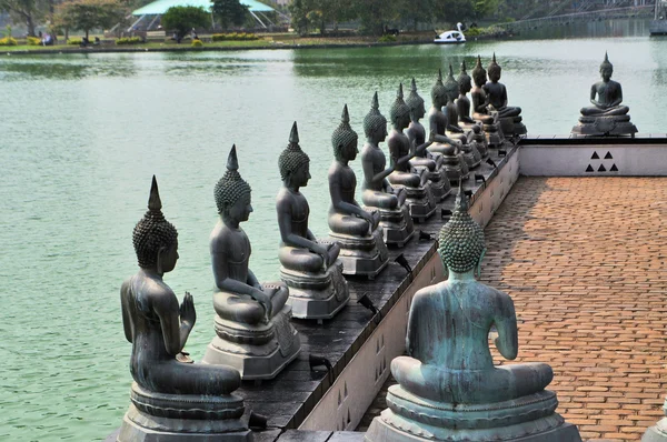 Monumento ao Templo do Lago famoso em Colombo, Sri Lanka — Fotografia de Stock